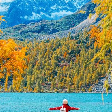 成都+稻城亚丁+新都桥+鱼子西+四姑娘山景区+墨石公园景区+理塘7日6晚跟团游