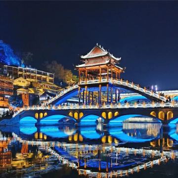 长沙+韶山+张家界+凤凰6日5晚跟团游