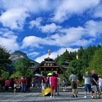 红军广场风景区+天堂寨+白马大峡谷景区+马鬃岭自然保护区+大湾村3日2晚跟团游