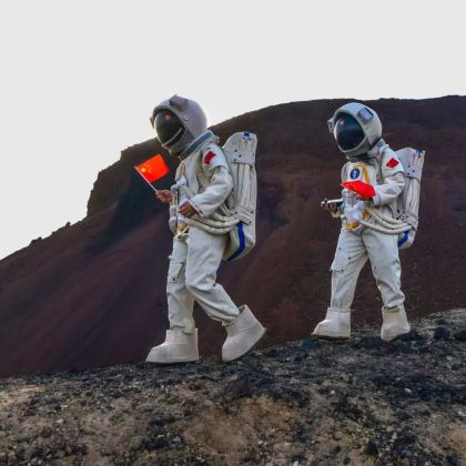 呼和浩特+辉腾锡勒草原+乌兰哈达火山地质公园+响沙湾5日4晚跟团游