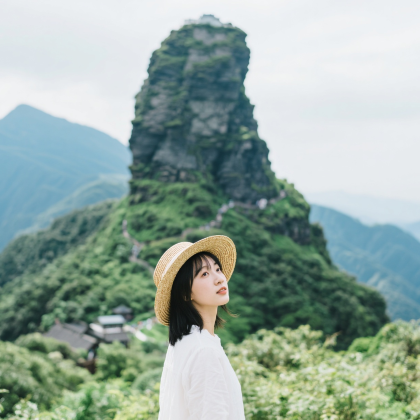 贵州+黄果树景区+万峰林景区+梵净山+荔波小七孔景区+西江千户苗寨8日7晚拼小团