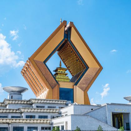 西安+兵马俑+壶口瀑布+华山+大唐不夜城+西安博物院+乾陵+法门寺+华清宫+大雁塔7日6晚跟团游