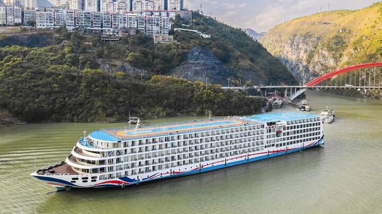 4-Day Yangtze River Cruise Tour from Chongqing to Yichang · Snowy Jade Cave and Three Gorges Dam
