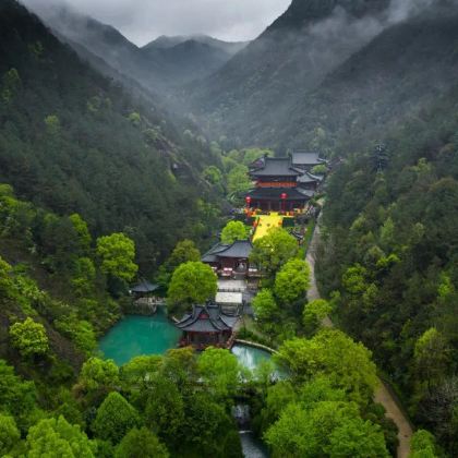 浙江横店影视城+仙都景区+神仙居+明清宫苑景区+广州街香港街+梦幻谷景区+清明上河图景区4日3晚私家团