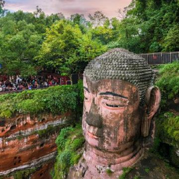 成都+金顶+峨眉山+乐山大佛+成都大熊猫繁育研究基地+都江堰景区5日4晚跟团游