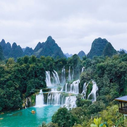 巴马百魔洞+靖西鹅泉+古龙山大峡谷+崇左德天跨国瀑布景区+北海北海银滩景区6日5晚跟团游