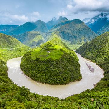 西藏拉萨+林芝+墨脱+波密+巴松措+然乌湖+米堆冰川+雅鲁藏布大峡谷5日4晚拼小团