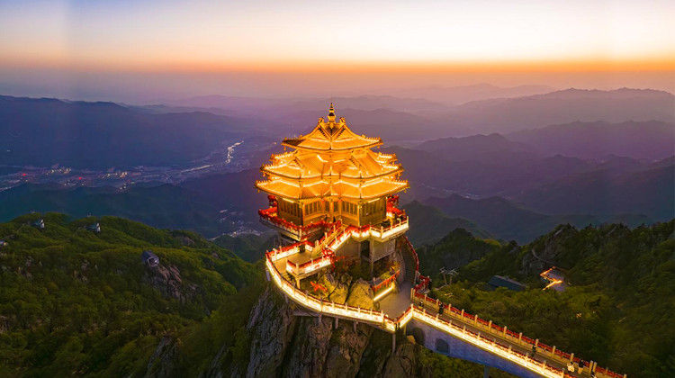 洛陽老君山景區(qū)+龍門石窟+焦作云臺山風(fēng)景名勝區(qū)+登封少林寺+開封清明上河園6日5晚私家團(tuán)