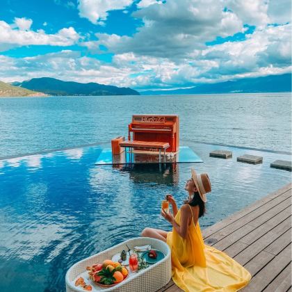 云南昆明+大理市+丽江+香格里拉8日7晚拼小团