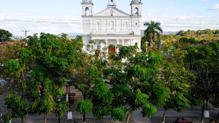 17-Day Basic Central America Tour from Antigua Guatemala to San José · Copán, Suchitoto, León, Granada, Monteverde and La Fortuna