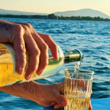 格鲁吉亚+阿塞拜疆+亚美尼亚12日跟团游