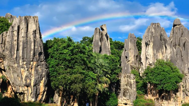 8D7N · Private Tours · Kunming + Dali City + Lijiang + Shangri-La: Yulong Snow Mountain, Erhai Lake, Dukezong Ancient Town
