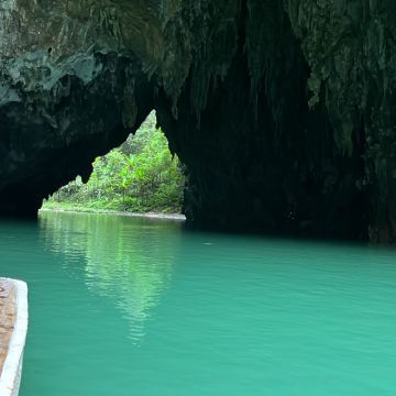 广西南宁+巴马+三门海+古龙山大峡谷+鹅泉+德天瀑布+峒那屿湾景区+银滩4日3晚拼小团