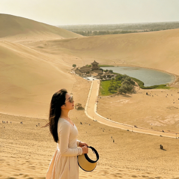日月山+青海湖景区+茶卡盐湖+察尔汗盐湖+大柴旦翡翠湖旅游景区+莫高窟+鸣沙山月牙泉4日3晚拼小团