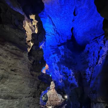 贵州贵阳+十二背后·地下河谷景区+贵州乌江寨国际旅游度假区+黄果树景区+荔波小七孔景区+西江千户苗寨+十二背后·地下裂缝景区6日5晚私家团