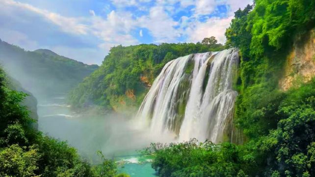 貴州黃果樹景區+荔波+西江千戶苗寨+梵淨山+鎮遠古城+青巖古鎮6日5晚跟團遊·錯峯出行+好禮不停+VIP13人團+1+1豪華大巴+貴陽凱賓斯基+文凡狀元別院+西江觀景房
