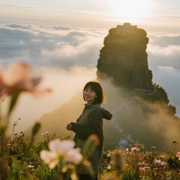 黄果树景区+荔波小七孔景区+西江千户苗寨+镇远古城+梵净山+遵义会议会址7日6晚跟团游