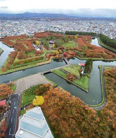 6日5晚 • 北海道~道南 秋日溫泉6天之旅  賞紅葉名所(五稜郭公園~登上展望台賞星形要塞、北海道神宮、洞爺湖展望台、大沼國定公園)、函館山(乘吊車賞夜景)、函館熱帶植物園、北國優駿公園