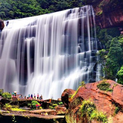 贵阳+黄果树景区+十二背后·地下河谷景区+遵义会议会址+赤水丹霞旅游区·大瀑布+乌江源百里画廊化屋风景区7日6晚私家团