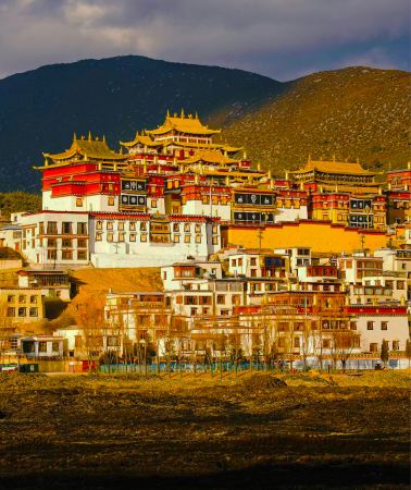 6D5N • Lijiang + Shangri-La: Complimentary Tibetan-style photo shoot - Tiger Leaping Gorge + Dukezong Ancient City Tangka painting + Potatso National Park + Yulong Snow Mountain Glacier Park