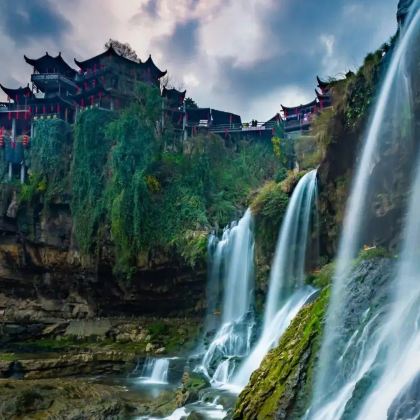 长沙+张家界+天门山+湘西+凤凰5日4晚跟团游