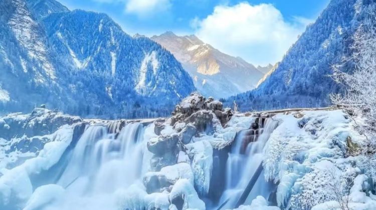 3-Day Autumn & Winter Pre-Sale: Immersive top 3 Western Sichuan highlights - Mt. Siguniang, Bipenggou, Dagu Glacier - One-stop for snow peaks, glaciers, alpine lakes, grasslands & rhododendrons