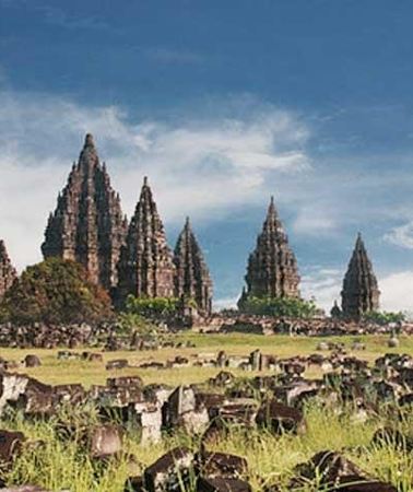4D3N • Borobudur & Prambanan in Yogyakarta, train to Malang, hike Bromo & Ijen // 4D3N