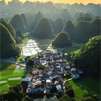贵州+织金洞+乌蒙大草原+万峰林景区+马岭河峡谷景区+黄果树景区+海坪彝族文化小镇6日5晚跟团游