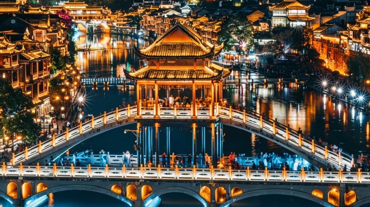 <8天>【8日7晚 · 旅行团 · 重庆＋张家界＋山城探秘＋阿凡达取景地】·国际游客专团+经典路线丨包高铁票丨市中心酒店丨24小时微管家丨24小时接送站服务