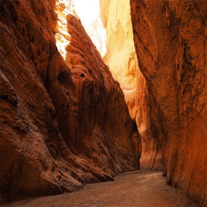 5日4晚 · 獨立包團 · 新疆南疆+喀什地區+帕米爾高原+白沙山-白沙湖景區+喀拉庫勒湖景區+盤龍古道+帕米爾金草灘-觀景台+香妃園+艾提尕爾清真寺+盤橐城