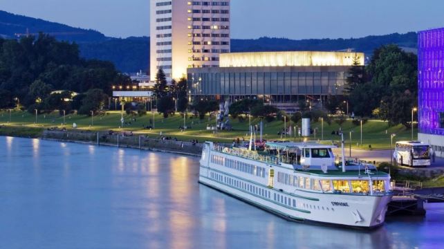 <8天>【行家推薦 | 2-8人小團 東歐四國精華遊】·捷克+匈牙利+奧地利+斯洛伐克+四星景觀酒店+東歐布拉格+布達佩斯+CK小鎮+莫扎特故鄉薩爾茨堡+夏季聖沃爾夫岡/冬季巴登溫泉小鎮+哈爾施塔特+音樂之都維也納+多瑙河遊船