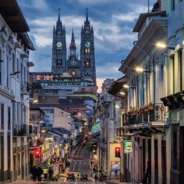 厄瓜多尔基多厄瓜多尔赤道纪念碑+拉塔昆加科托帕希国家公园+基多都主教座堂5日4晚私家团