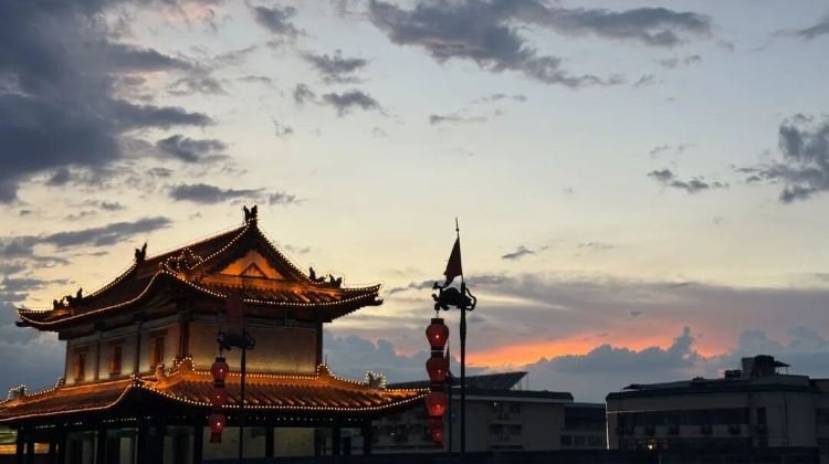 3D2N · Group Tours · On this tour, try Hanfu styling, savor Lintong's local flavors, wander the ancient City Wall, marvel at the Terracotta Army, and delve into the grandeur of Tang Dynasty culture.