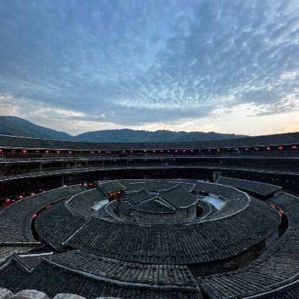 福建土楼永定景区+云水谣景区+田螺坑土楼群2日1晚私家团
