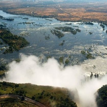南非豪登省比勒陀利亚总统府+津巴布韦北马塔贝莱兰省万盖维多利亚瀑布+赞比亚南部省MukuniMukuni Village10日7晚跟团游