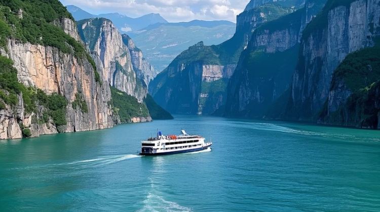 8-Day Yangtze River Cruise & City Explorer: Wuhan, Three Gorges Dam & Chongqing's Mountain Magic