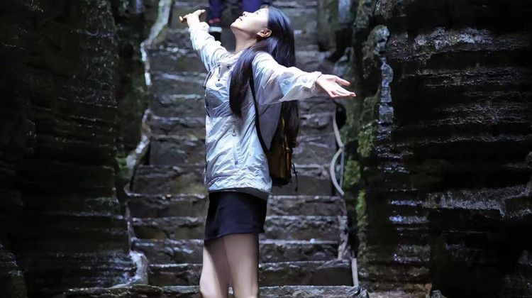 恩施市5日4晚私家团·『见山见水·包车随心游』车型自选升级·服务细节：酒店不交押金【全含景交必消·0自费·司机不收一分钱〓赠5D山海泾】玻璃海·屏山·赠50船票+地心谷+梭布垭+大清江| 全程上门接送·时间自由