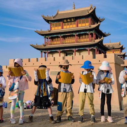 历史人文•河西走廊6天5晚亲子营 | 高端酒店 | 莫高窟·月牙泉·嘉峪关·阳关·七彩丹霞·雷台汉墓 | 做西域文化小使者，深度解读古今丝绸之路【专业亲子导游+全程摄影跟拍】寻味河西