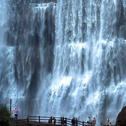 贵州贵州乌江寨国际旅游度假区+遵义会议会址+赤水丹霞旅游区·大瀑布+赤水丹霞旅游区·燕子岩+四洞沟景区+丙安古镇+梵净山6日5晚拼小团