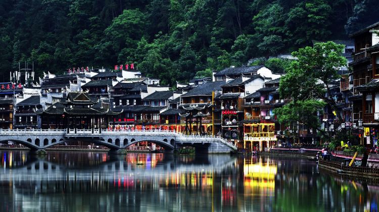 4D3N · Group Tours · Best of Zhangjiajie & Fenghuang: Avatar Mountains + Tianmen Mountain + Miao Costume Experience & Ancient Town Night Cruise·  