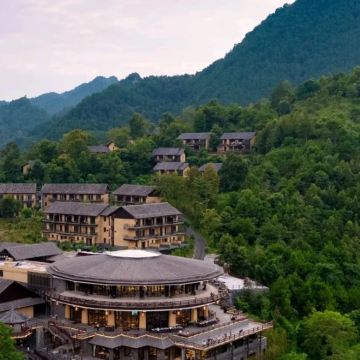 广西南宁+德天跨国瀑布景区+明仕田园+巴马5日4晚私家团