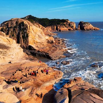 沙江S湾+高罗沙滩海水浴场+丹湾观景平台+半月里+光影栈道+东安岛4日3晚跟团游