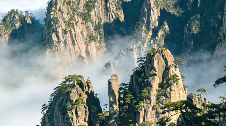 3-Day Classic Tour:Huangshan Scenic Area + Hongcun Scenic Area:2 Nights 5-Diamond Hotel. Tickets & Round-trip Cable Car Included, Free Huangshan Shuttle Bus