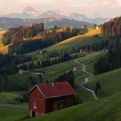 意大利+多洛米蒂山脉+少女峰+拉瓦莱多三峰山+龙疆湖+瑞士因特拉肯+采尔马特+苏黎世+日内瓦+阿彭策尔+沙夫豪森14日13晚私家团