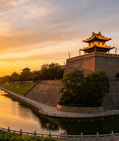 3D2N • Most Booked: On this tour, try Hanfu styling, savor Lintong's local flavors, wander the ancient City Wall, marvel at the Terracotta Army, and delve into the grandeur of Tang Dynasty culture.