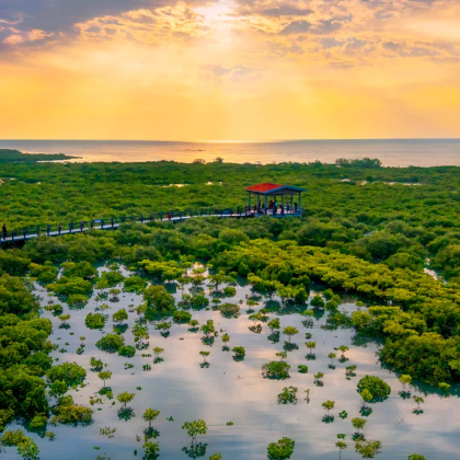 广西南宁+通灵峡谷+德天瀑布+涠洲岛+北海5日4晚跟团游