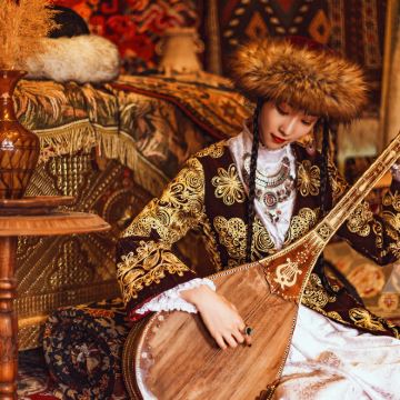 新疆乌鲁木齐+喀什市+喀什古城+盘龙古道+阿克苏市+库车+塔里木胡杨林公园+库尔勒9日8晚跟团游