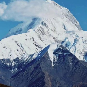 喀什地区+喀什古城+白沙山-白沙湖景区+盘龙古道+天山托木尔大峡谷9日8晚拼小团