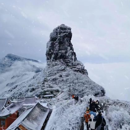 梵净山+镇远古城+西江千户苗寨+荔波小七孔景区5日4晚拼小团