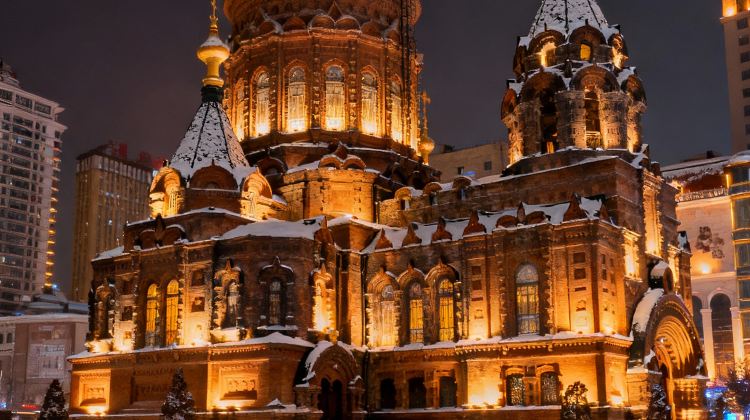 5-Day Northern Utopia Snow Adventure Harbin Private Tour·Songhua River, Central Street, China Harbin Ice And Snow World, Siberia Tiger Park and Yabuli Ski Resort